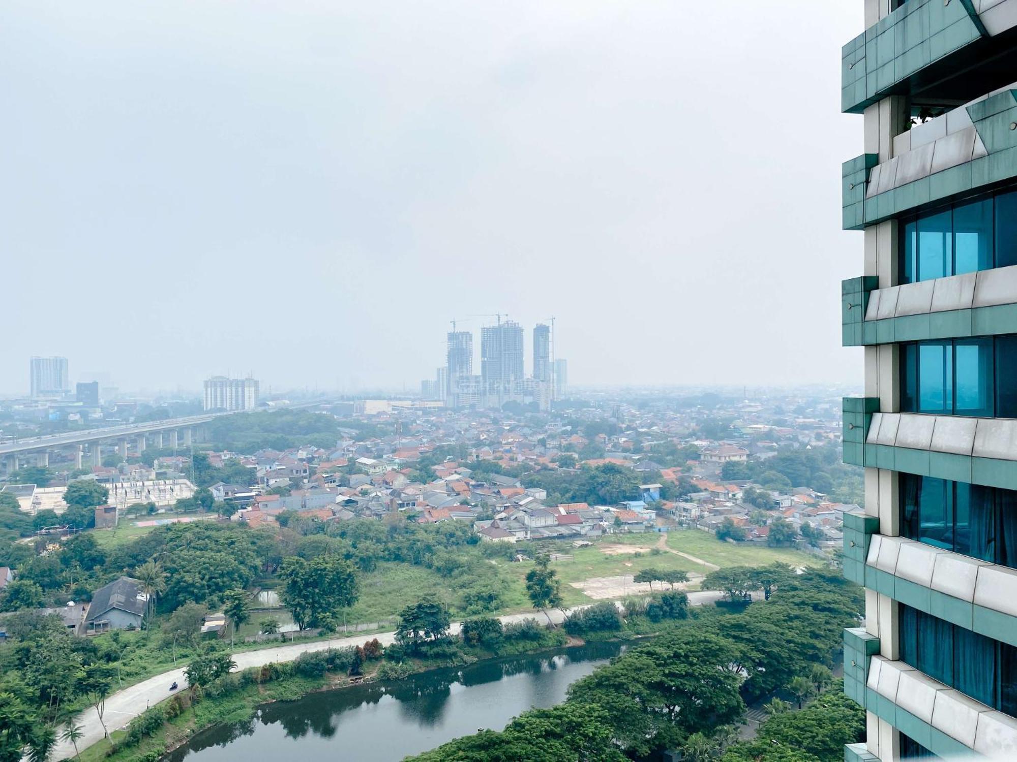 Minimalist Grand Kamala Lagoon By Travelio Apartemen