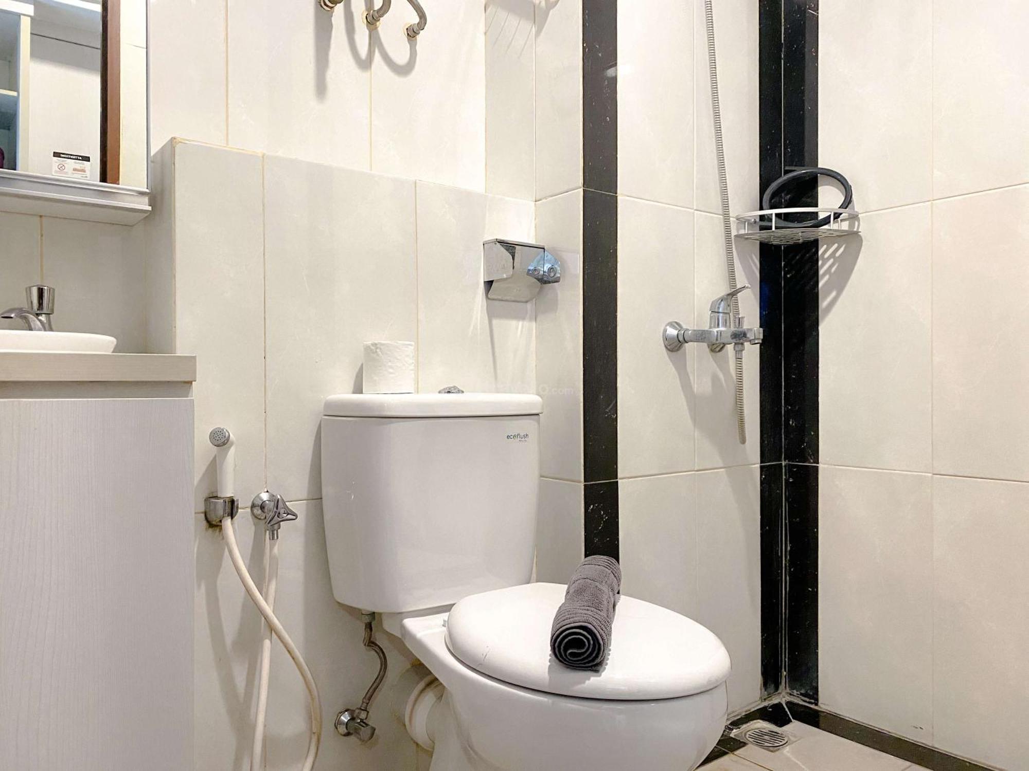 Minimalist Grand Kamala Lagoon By Travelio Apartemen